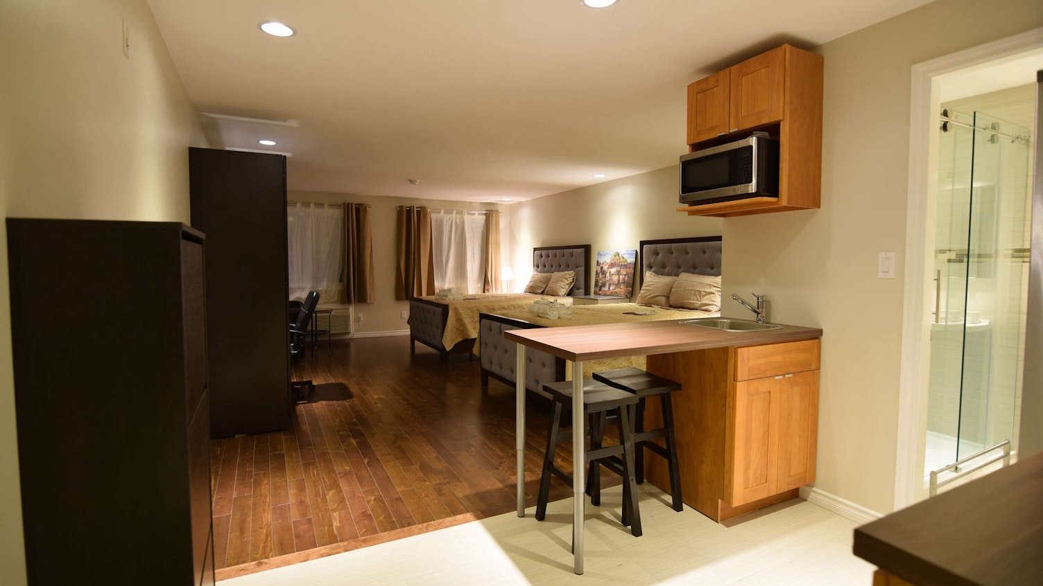 Double Queen Suite image 1