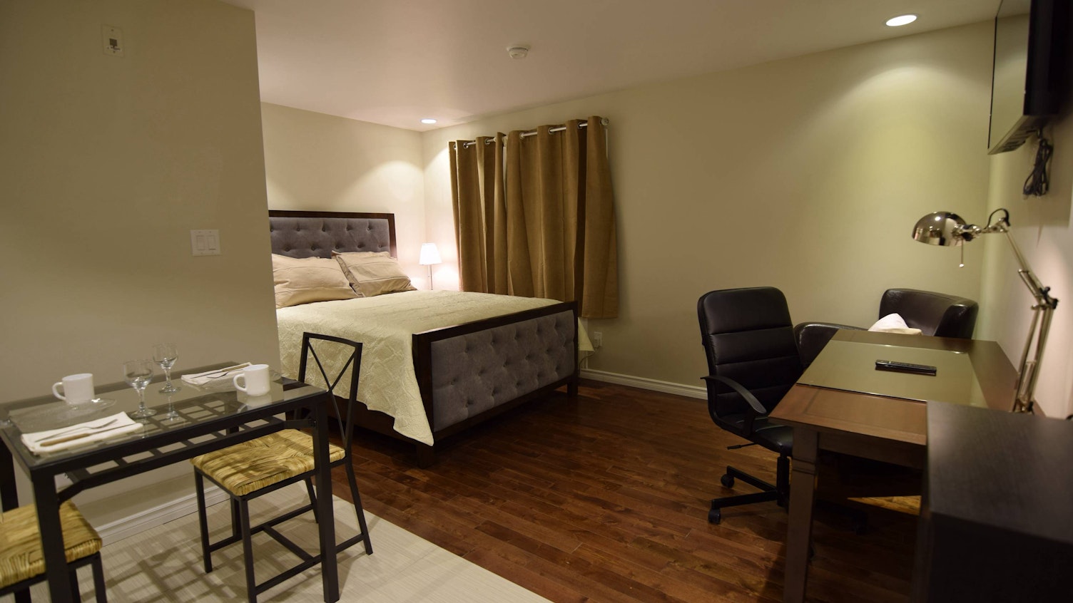 Queen Suite image 1